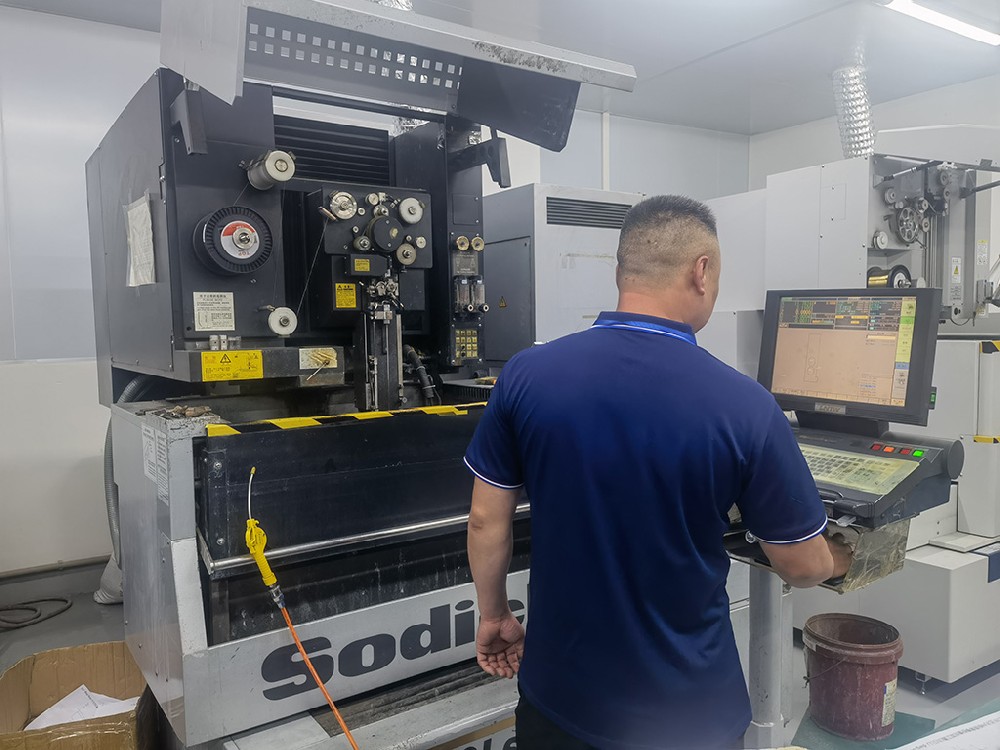 沙(sha)迪尅(ke)慢(man)走絲-01