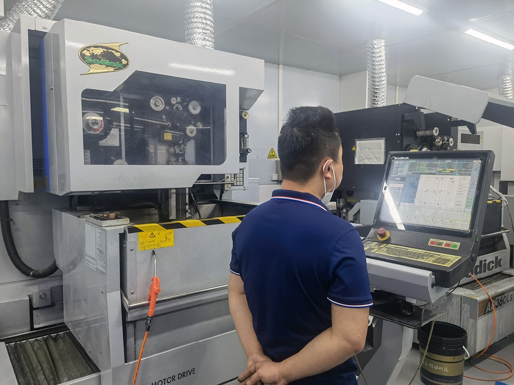 沙迪(di)尅(ke)慢走絲-02