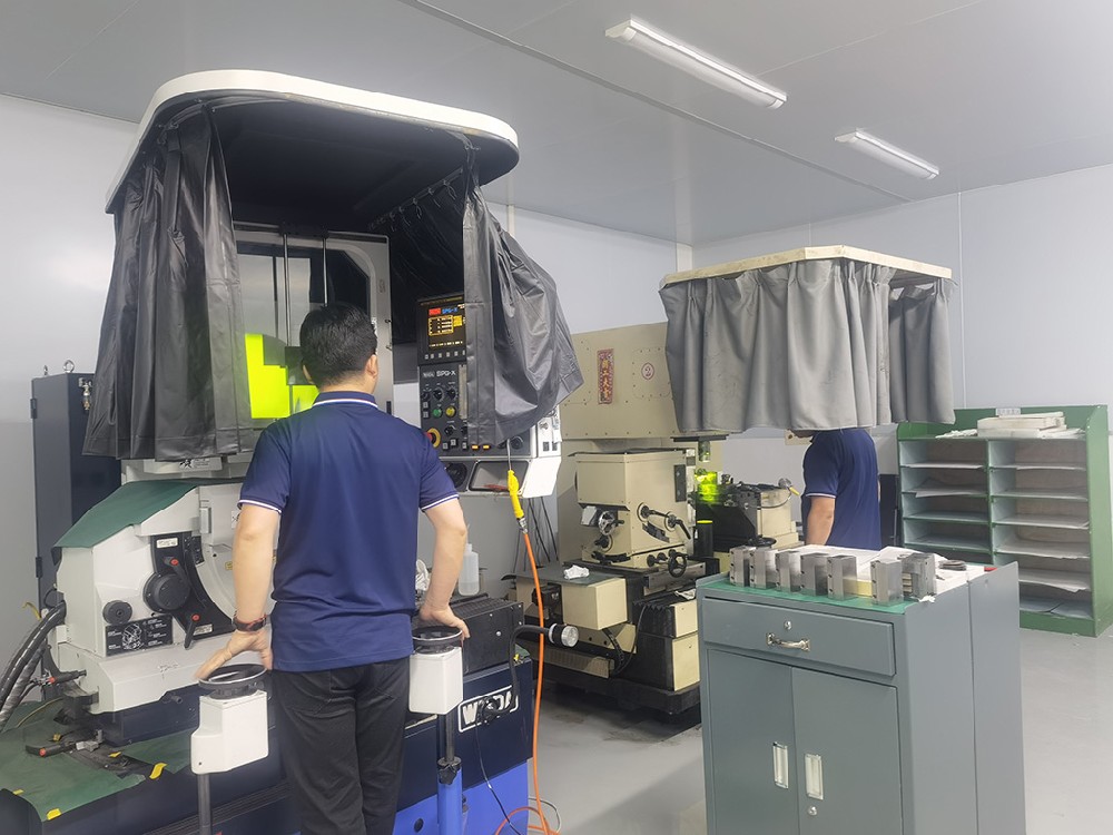 光學(xue)麯(qu)線(xian)磨牀(chuang)-01